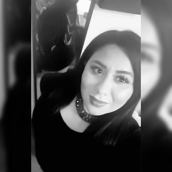 Meet your Posher, Mindy - Picture 1 of 1